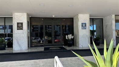 625 Biltmore Way in Coral Gables, FL - Building Photo - Building Photo
