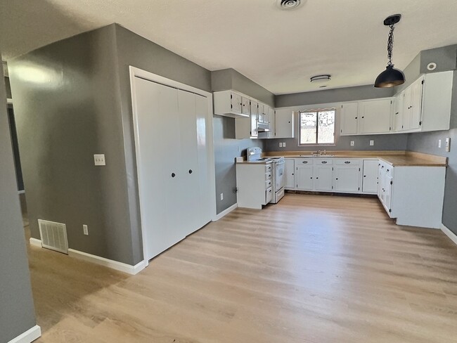 2846 Virginia Ave in Hurricane, WV - Building Photo - Building Photo