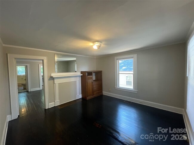 904 Harrill St in Charlotte, NC - Building Photo - Building Photo