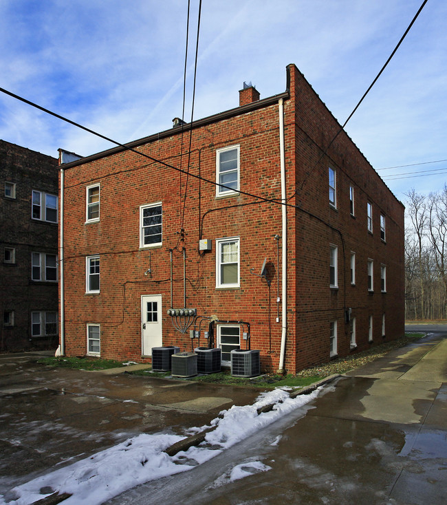 2664 Mayfield Rd in Cleveland, OH - Building Photo - Building Photo