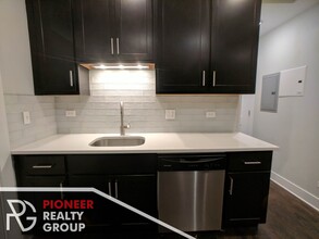 1946 W Nelson St, Unit 2 in Chicago, IL - Building Photo - Building Photo