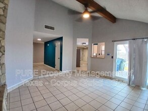 4033 Sandy Hollow Creek Dr in Corpus Christi, TX - Building Photo - Building Photo