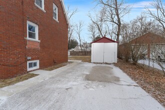 61 N Broadway in Rumford, RI - Foto de edificio - Building Photo