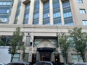 111 W Maple St in Chicago, IL - Building Photo - Building Photo