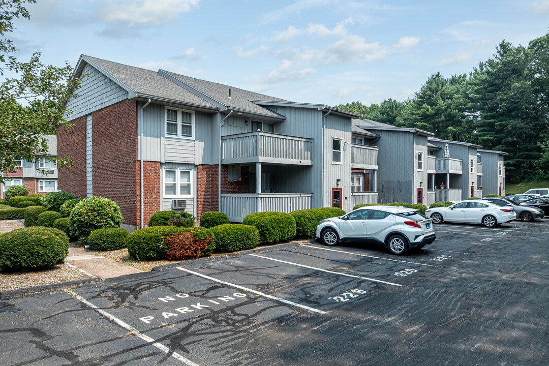 Jefferson Apartments in Manchester, CT - Building Photo