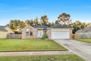 2232 Fulva Dr in Navarre, FL - Building Photo