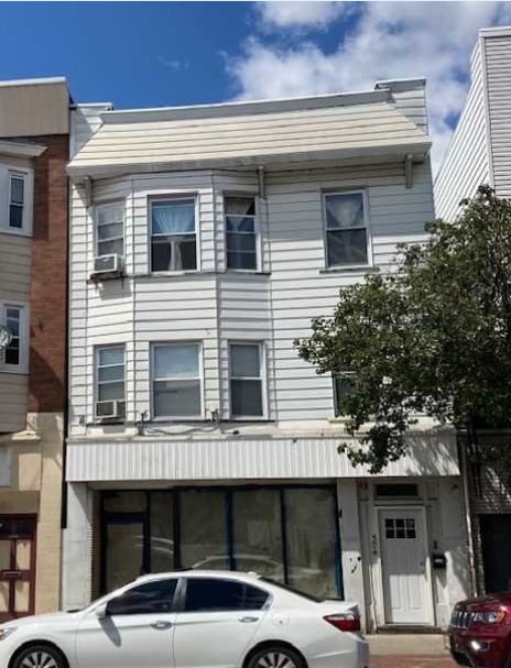 304 Harrison Ave, Unit 1F in Harrison, NJ - Foto de edificio - Building Photo