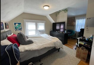 12 Berwick Rd in Medford, MA - Foto de edificio - Building Photo