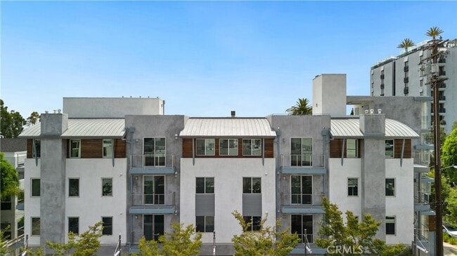 property at 1014 Larrabee St