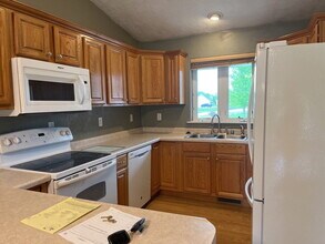 W7085 Buttercup Ct in Greenville, WI - Building Photo - Building Photo