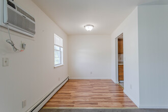 Colonial Manor Apartments in Poughkeepsie, NY - Building Photo - Interior Photo