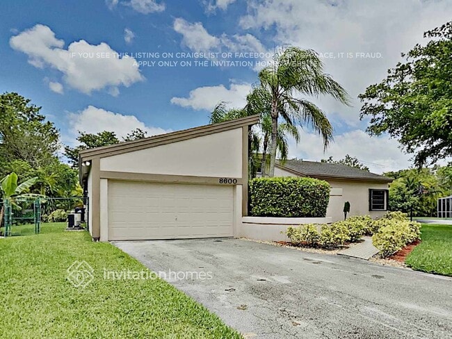 8600 SW 140th Terrace in Palmetto Bay, FL - Building Photo - Building Photo
