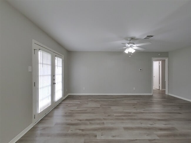 6422 French Chateau Dr in Houston, TX - Building Photo - Building Photo