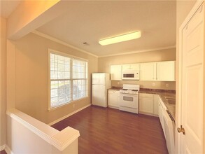 40 Highoak Dr in Marietta, GA - Foto de edificio - Building Photo