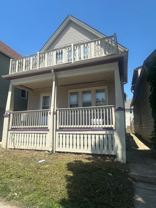 824 E Wright St in Milwaukee, WI - Building Photo