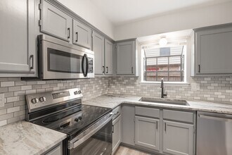 1904 Dartmouth St in College Station, TX - Building Photo - Building Photo