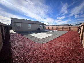 2268 Samuel St in Hanford, CA - Building Photo - Building Photo