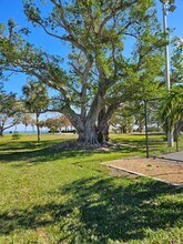 1100 N Shore Dr NE in St. Petersburg, FL - Building Photo - Building Photo