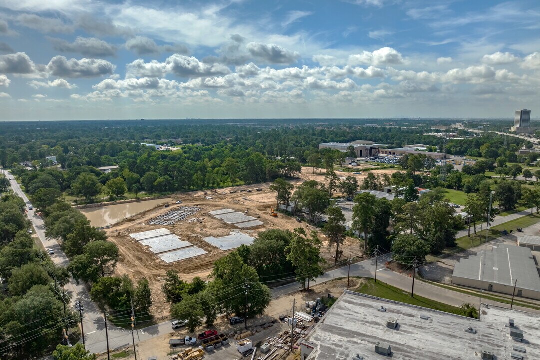 Willow Creek Manor in Houston, TX - Building Photo