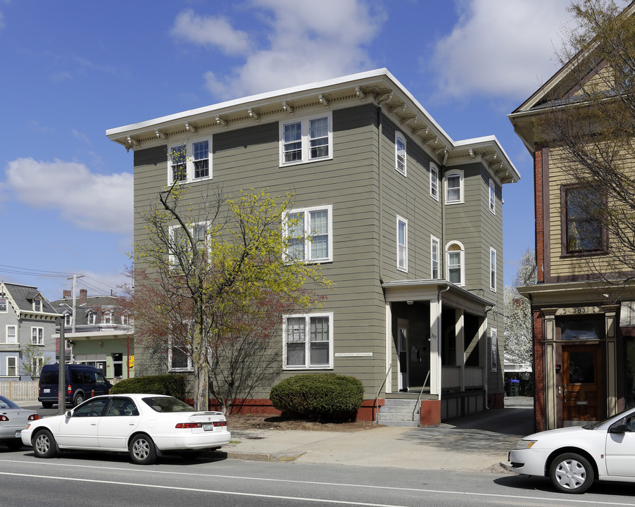 387 Broadway in Providence, RI - Building Photo