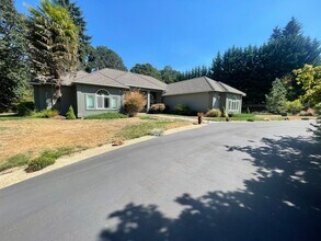 37410 Agate Dr in Lebanon, OR - Building Photo - Building Photo