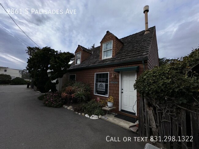 2861 S Palisades Ave in Santa Cruz, CA - Building Photo - Building Photo