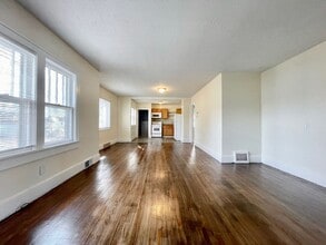 373 E Holbrook Ave in Muskegon, MI - Building Photo - Building Photo