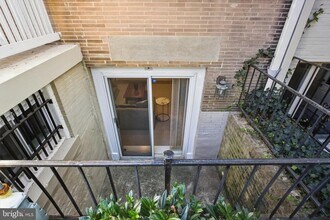 2619 Woodley Pl NW in Washington, DC - Building Photo - Building Photo