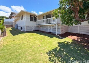 1220 Center St in Honolulu, HI - Building Photo - Building Photo