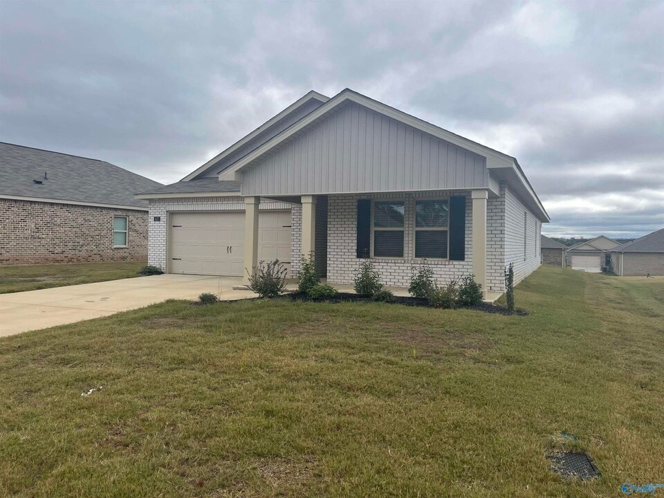 417 Jackson Pt Cir in Huntsville, AL - Building Photo