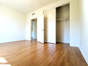 553 S St Andrews Pl in Los Angeles, CA - Foto de edificio - Building Photo