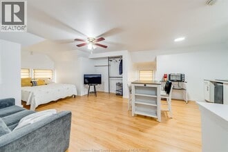 961 Ouellette Ave in Windsor, ON - Building Photo - Building Photo