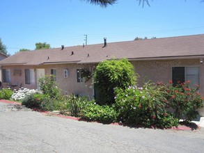 310-324 W Ivy St in Fallbrook, CA - Building Photo - Building Photo