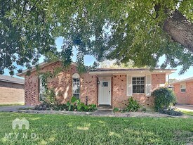 4809 Cedar St in Seabrook, TX - Building Photo