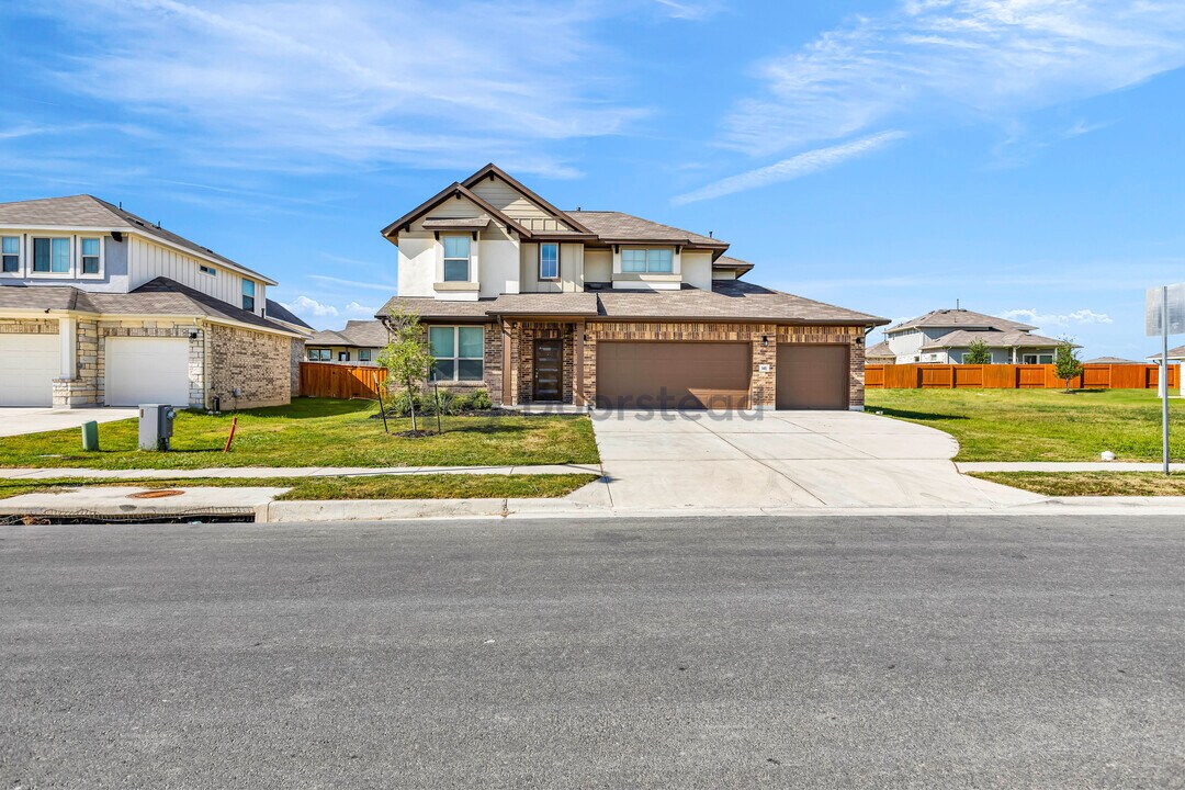 146 Dogvane Cir in Kyle, TX - Foto de edificio