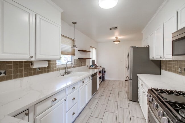 5727 Adelaide Ave in San Diego, CA - Building Photo - Building Photo