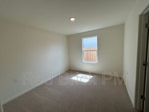 38 River Oak Ct in Merced, CA - Building Photo - Building Photo
