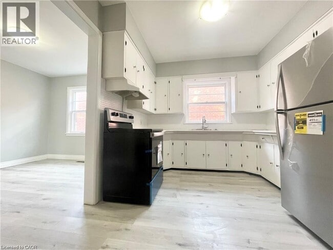 336 Queenston Rd in Hamilton, ON - Building Photo - Building Photo