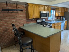 2057 Borland Rd in Pittsburgh, PA - Building Photo - Building Photo