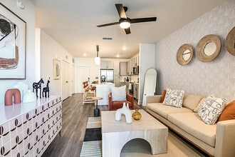 Volta in Jacksonville, FL - Foto de edificio - Building Photo