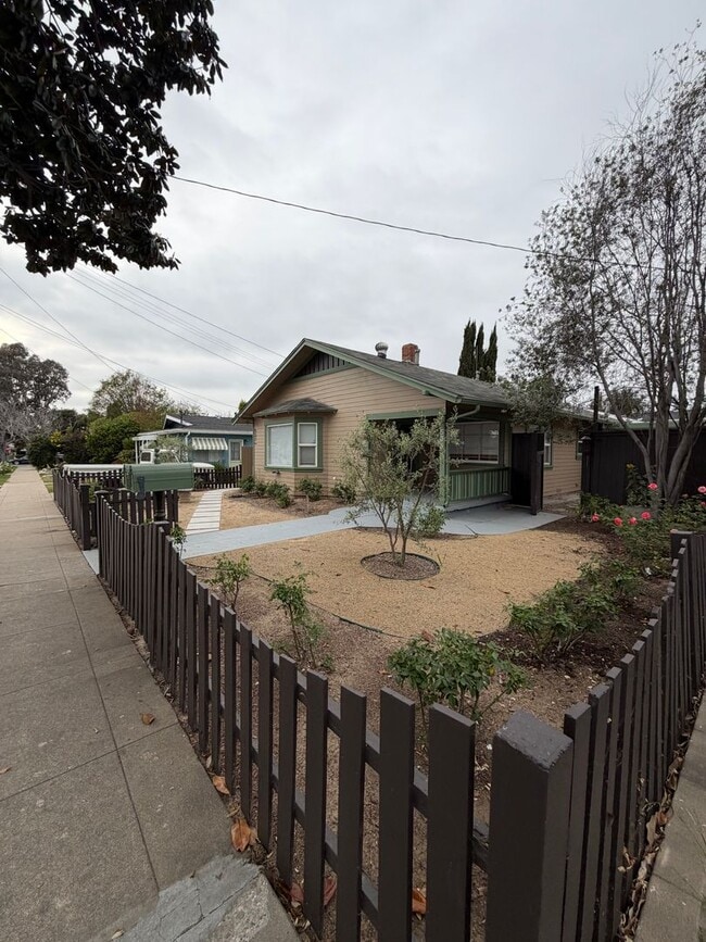 535 E Van Bibber Ave in Orange, CA - Building Photo - Building Photo