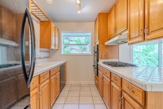 22 Tioga Way in Pacifica, CA - Foto de edificio - Building Photo