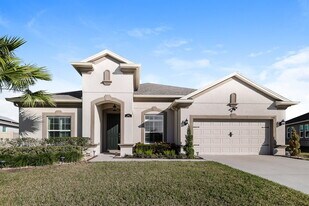 1841 Henley St in St. Cloud, FL - Building Photo