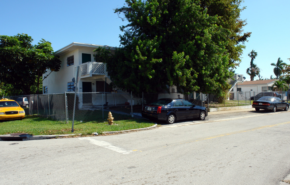 1001 NE 80th St in Miami, FL - Building Photo