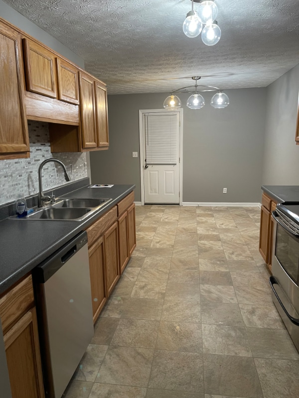 160 Red Hawk Dr in Vine Grove, KY - Building Photo - Building Photo