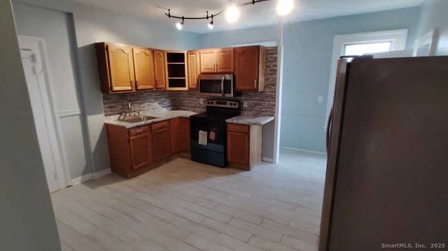 112 Hobart St in Meriden, CT - Building Photo - Building Photo