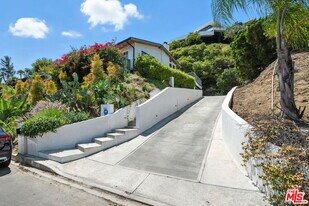 1317 Devlin Dr in Los Angeles, CA - Building Photo