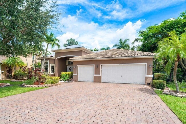 6765 Finamore Cir in Greenacres, FL - Building Photo - Building Photo