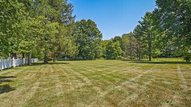 918 Daniels Farm Rd in Trumbull, CT - Building Photo - Building Photo