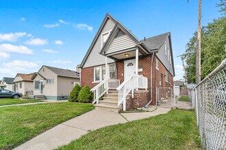 1524 Cicotte Ave, Unit 1 in Lincoln Park, MI - Foto de edificio - Building Photo